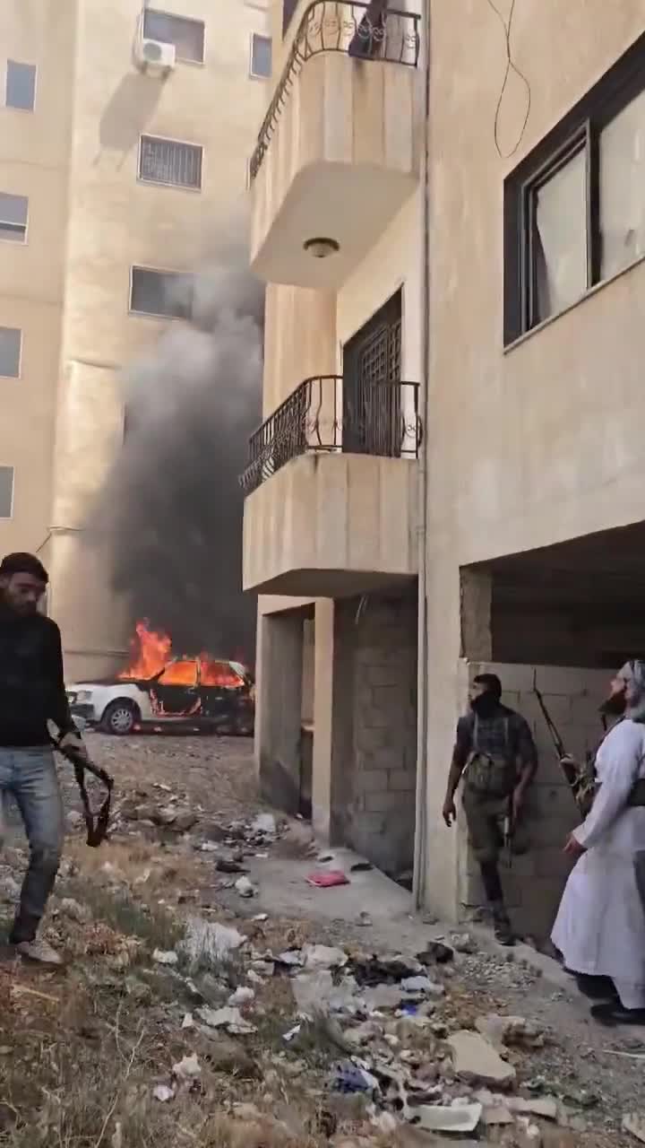 South Syria: a side of the clashes inside the city of Suwayda where tribal fighters are advancing.  ~20% of the city are turned into a war zone