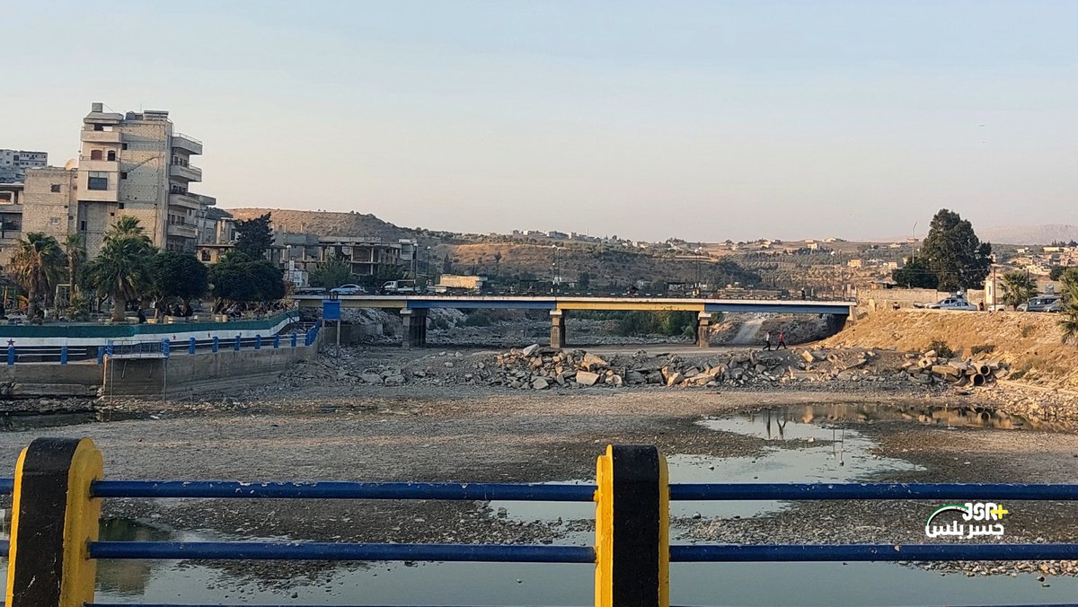 Syria is facing one of the worst droughts in its recent history. In Damascus, the water level of the Ain Fijah spring has significantly decreased and is no longer sufficient to meet the needs in the province, leading to frequent water cuts in many areas. An emergency plan has been activated, including the use of as many water wells as possible in parallel with the spring. In the north, the Orontes river is also experiencing low water levels, threatening both water access and agricultural irrigation in several areas