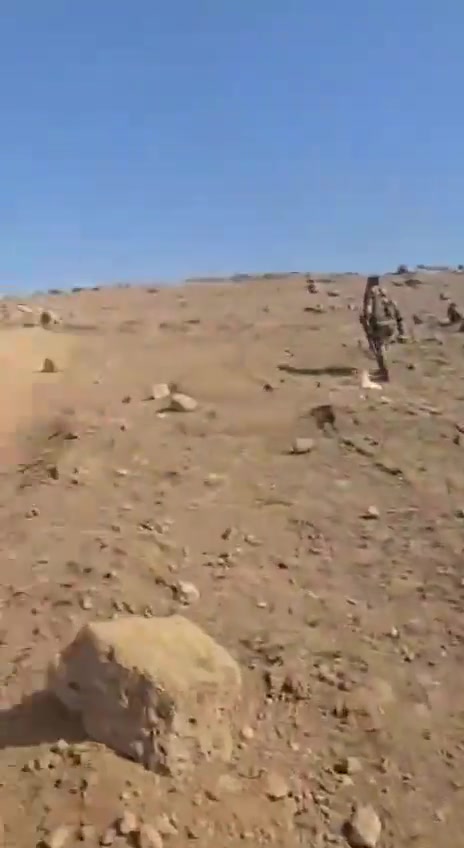 The strategic Tell Hadid, overlooking the Western Suwayda countryside, was seized back by the Security forces and (local) tribal fighters after Druze fighters took it earlier today