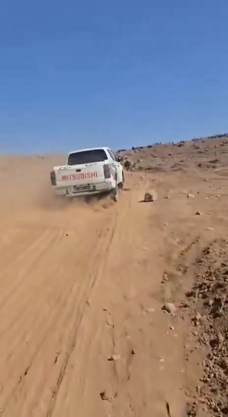 The strategic Tell Hadid, overlooking the Western Suwayda countryside, was seized back by the Security forces and (local) tribal fighters after Druze fighters took it earlier today