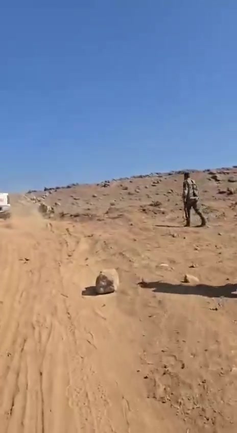 The strategic Tell Hadid, overlooking the Western Suwayda countryside, was seized back by the Security forces and (local) tribal fighters after Druze fighters took it earlier today