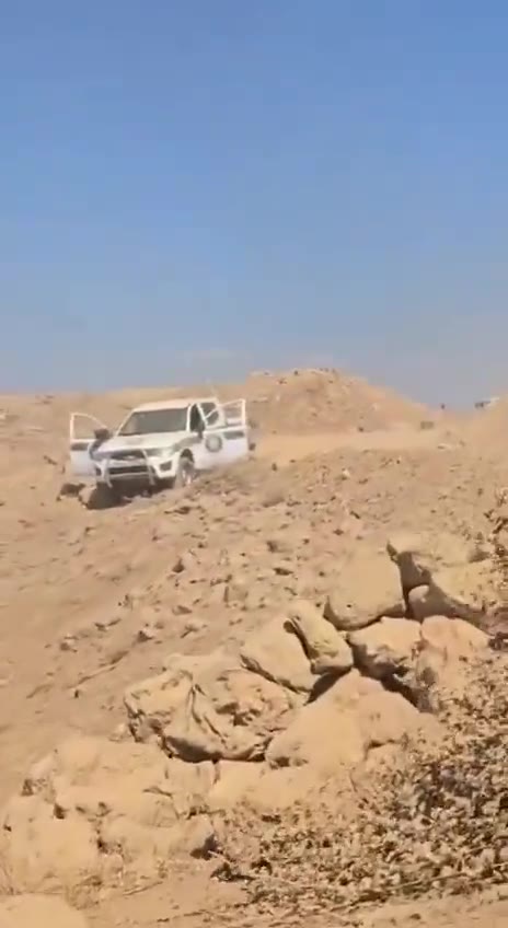 The strategic Tell Hadid, overlooking the Western Suwayda countryside, was seized back by the Security forces and (local) tribal fighters after Druze fighters took it earlier today