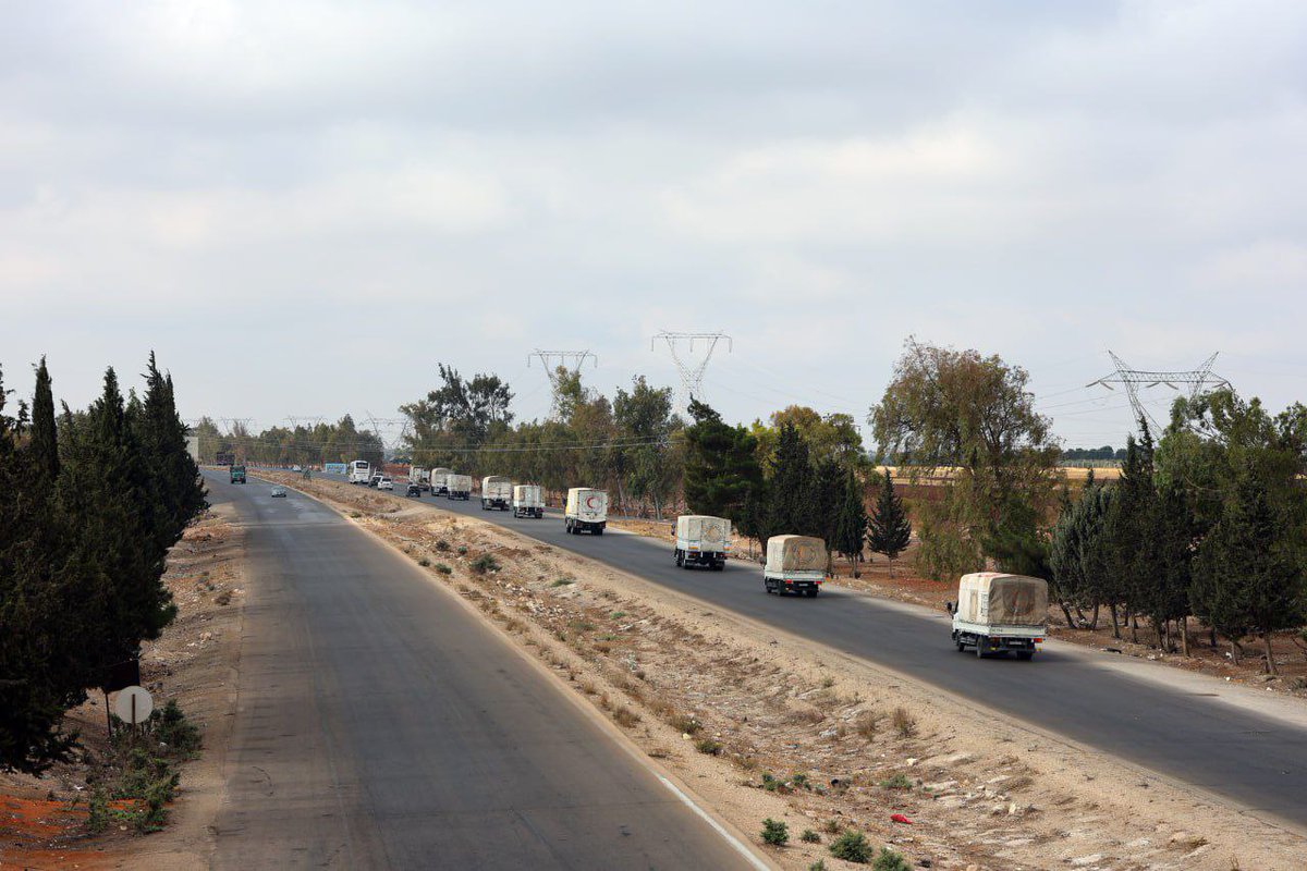 Ein Hilfs- und Nahrungsmittelkonvoi des Syrischen Arabischen Roten Halbmonds, bestehend aus 40 Lastwagen, erreichte die Izraa-Brücke in der Provinz Daraa auf dem Weg in die Provinz As-Suwayda.