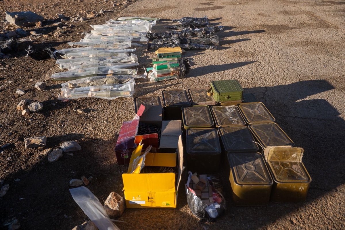 Israeli army: The “Mountain” Brigade (810) forces on the slopes of Mount Hermon in southern Syria: suspects arrested and more than 300 weapons seized