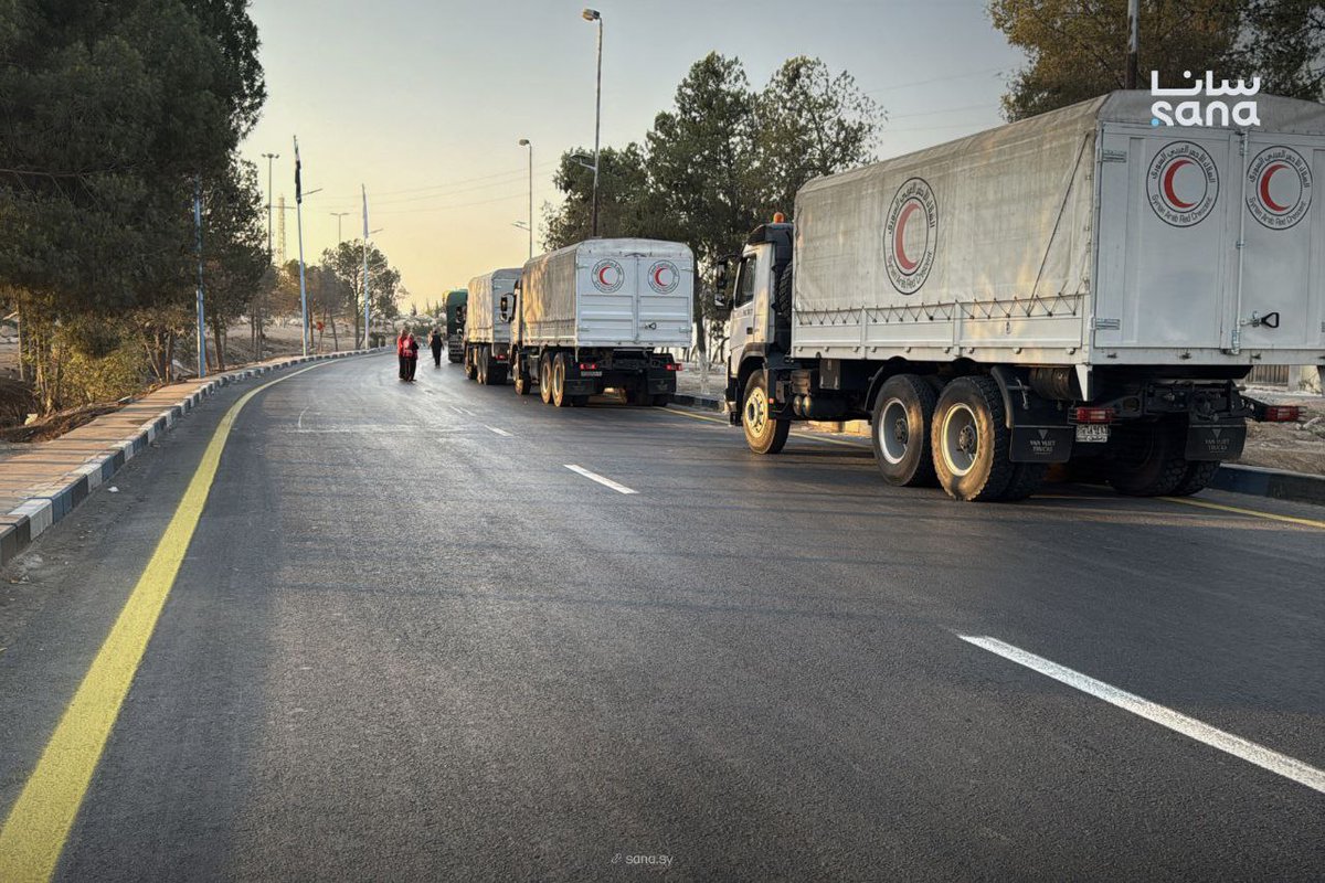 A commercial convoy and another carrying humanitarian aid are heading to the city of Sweida under the supervision of the Syrian Arab Red Crescent
