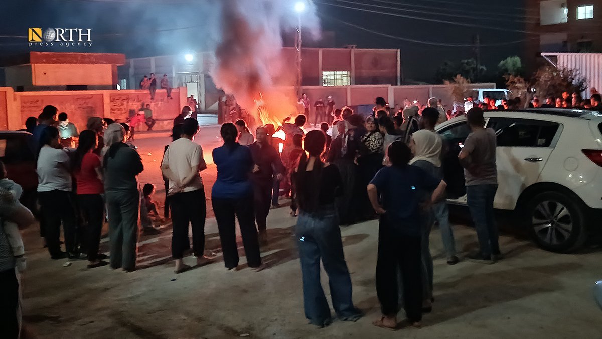Refugees from Afrin and Aleppo rally in Hasakah against neighborhood closures in Aleppo