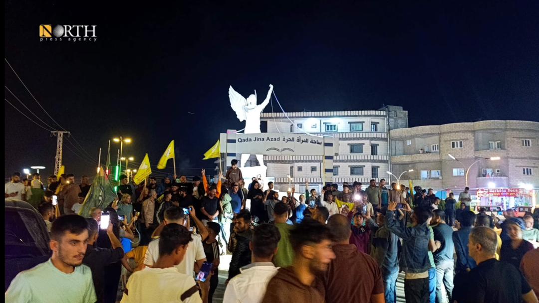 Residents of Kobani protest against Aleppo neighborhood closures
