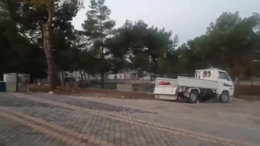 The Security forces launched last night an operation on the French camp, hosting foreign fighters and their families near Harem (N. Idlib). Target of the operation is Omar Diaby, the leader of a group accused to have abducted a girl. Sporadic clashes erupted; the camp is surrounded