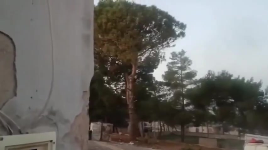 The Security forces launched last night an operation on the French camp, hosting foreign fighters and their families near Harem (N. Idlib). Target of the operation is Omar Diaby, the leader of a group accused to have abducted a girl. Sporadic clashes erupted; the camp is surrounded