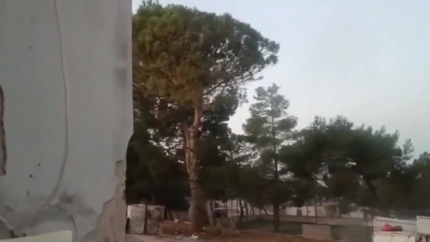 The Security forces launched last night an operation on the French camp, hosting foreign fighters and their families near Harem (N. Idlib). Target of the operation is Omar Diaby, the leader of a group accused to have abducted a girl. Sporadic clashes erupted; the camp is surrounded