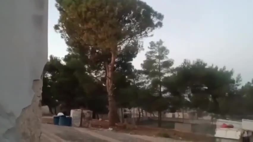 The Security forces launched last night an operation on the French camp, hosting foreign fighters and their families near Harem (N. Idlib). Target of the operation is Omar Diaby, the leader of a group accused to have abducted a girl. Sporadic clashes erupted; the camp is surrounded