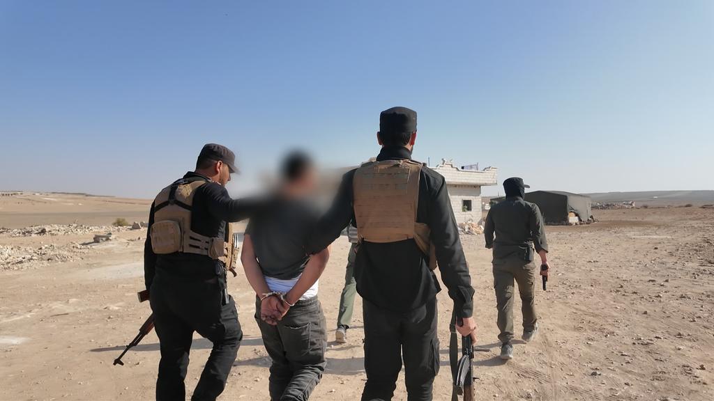 Syria: on first day of the large scale anti-ISIS operation, 61 raids were conducted across different provinces and 71 individuals arrested. A number of medium and high-level IS figures were captured. Some of them were hiding in areas with Christian & Druze presence (Homs &Syria: photos showing the aftermath of today's raids against ISIS cells in several areas, including Idlib & Homs provinces. Seized equipment includes weapons, IEDs, grenades, ammunition and a thermal scope