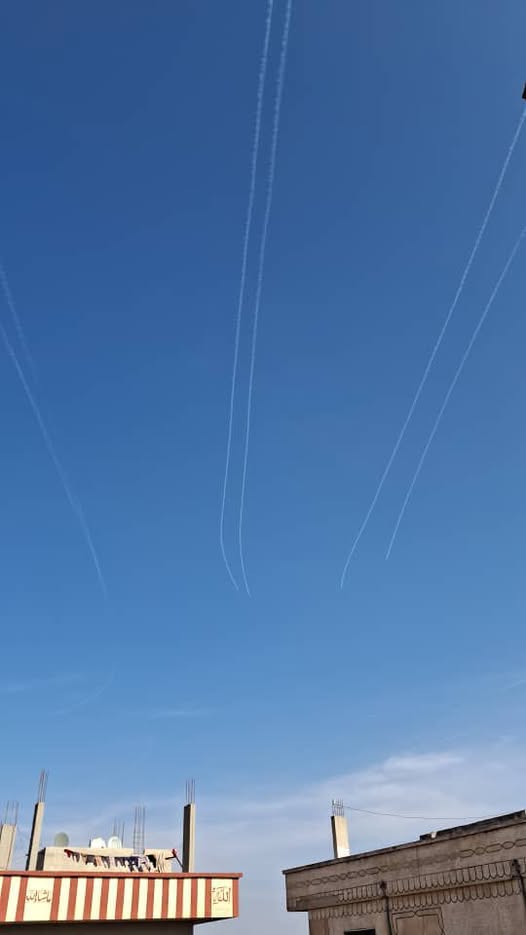 Syria: at least 8 warplanes, believed to be Israeli, flew Eastwards. Photos from Daraa & Suwayda provinces. The warplanes are still airborne.