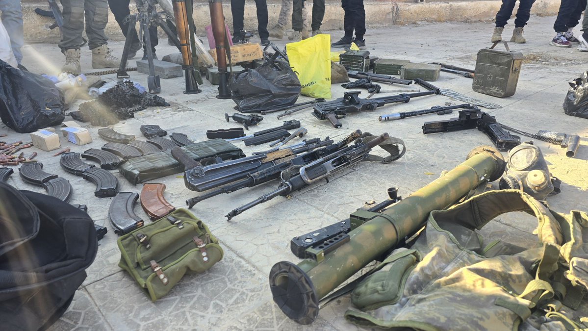 Security forces conducted an anti-ISIS raid in Kanaker, S. of Damascus. 3 fighters were arrested after clashes. Truck full of weapons and ammunition was seized, including TNT, IEDs and silencers (suggesting this cell was involved in assassinations)