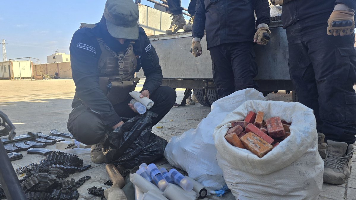 Security forces conducted an anti-ISIS raid in Kanaker, S. of Damascus. 3 fighters were arrested after clashes. Truck full of weapons and ammunition was seized, including TNT, IEDs and silencers (suggesting this cell was involved in assassinations)