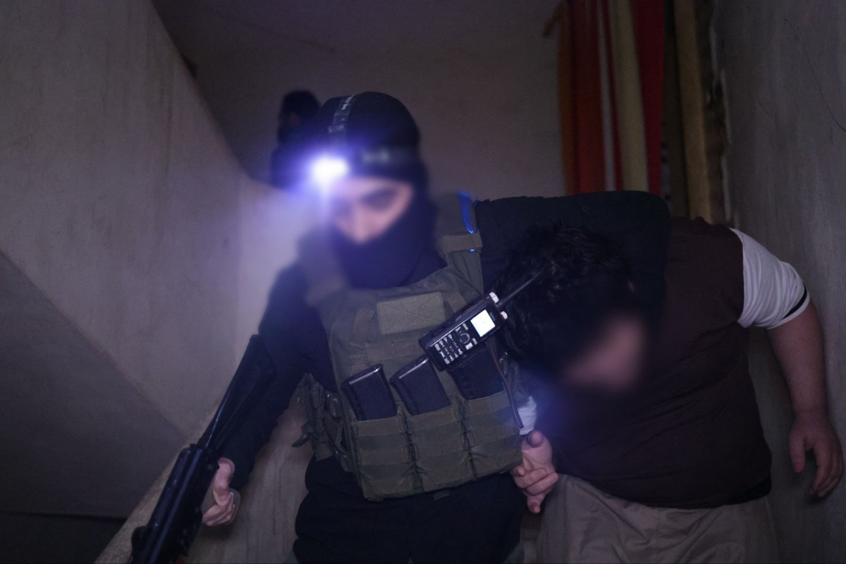 Security forces conducted an anti-ISIS raid in Kanaker, S. of Damascus. 3 fighters were arrested after clashes. Truck full of weapons and ammunition was seized, including TNT, IEDs and silencers (suggesting this cell was involved in assassinations)