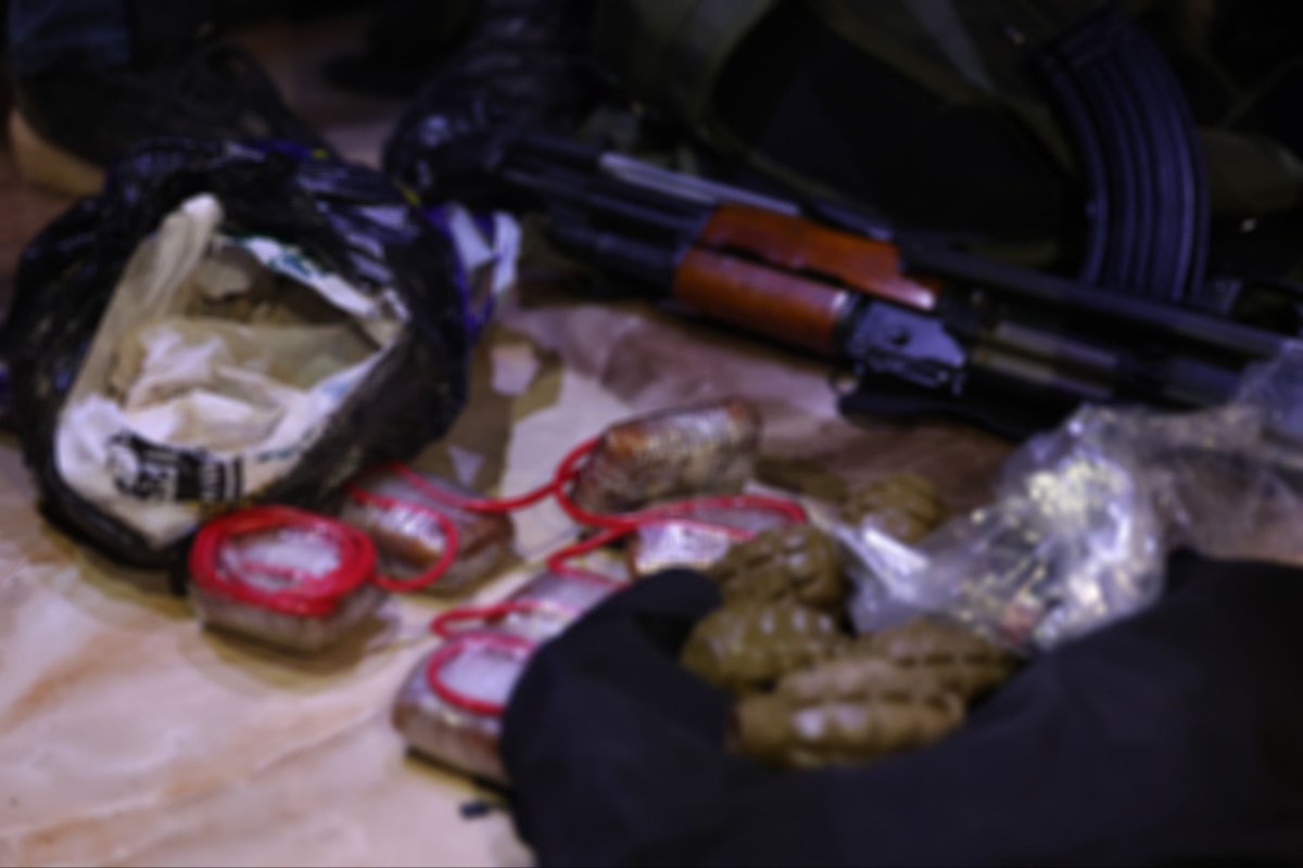 Security forces conducted an anti-ISIS raid in Kanaker, S. of Damascus. 3 fighters were arrested after clashes. Truck full of weapons and ammunition was seized, including TNT, IEDs and silencers (suggesting this cell was involved in assassinations)