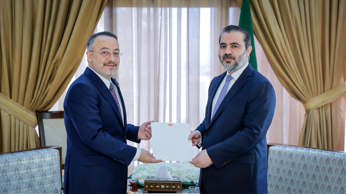 Der türkische Botschafter in Syrien, Nuh Yılmaz, hat heute nach der Übergabe seines Beglaubigungsschreibens an den syrischen Außenminister Shaibani seine offizielle Tätigkeit aufgenommen.