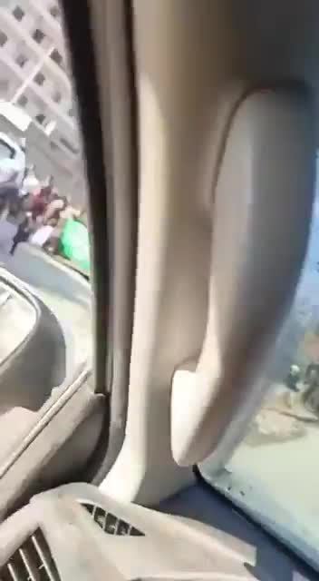 W Syrii trwa ewakuacja rannych ze szpitala Sheikh Maksoud. Zapewniony jest transport do Rakki. Istnieją obawy o infiltrację przez zamachowców-samobójców z YPG, chociaż jedyny udokumentowany przypadek zakończył się tylko jednym zranieniem. Niektórzy członkowie PKK próbują sabotować ten proces.