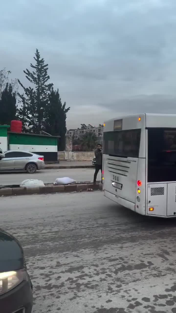 Bojownicy SDF zostali ewakuowani z dzielnicy Sheikh Maqsoud w Aleppo w kierunku północno-wschodniej Syrii