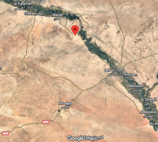 سوريا: أولى الصور التي تُظهر آثار الغارات الجوية الأمريكية - التي تم الاعتراف بها رسميًا - والتي نُفذت الليلة في صحراء دير الزور الغربية. وقد تم قصف عدد من الحاويات المدفونة جزئيًا، والتي كان يستخدمها تنظيم داعش سابقًا لتخزين الأسلحة.