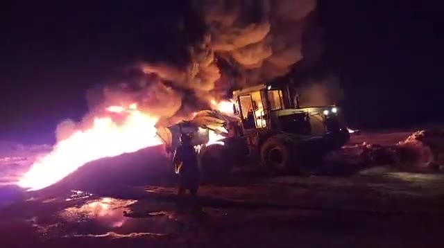 Syria: a fire broke out tonight in an oil pipeline near Furqlus (East Homs). nnThe cause is unknown; Civil Defense teams are working to extinguish the blaze