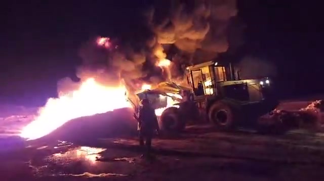 Syria: a fire broke out tonight in an oil pipeline near Furqlus (East Homs). nnThe cause is unknown; Civil Defense teams are working to extinguish the blaze