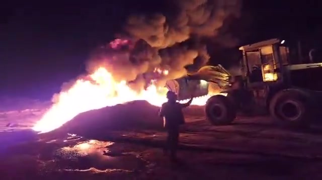 Syria: a fire broke out tonight in an oil pipeline near Furqlus (East Homs). nnThe cause is unknown; Civil Defense teams are working to extinguish the blaze