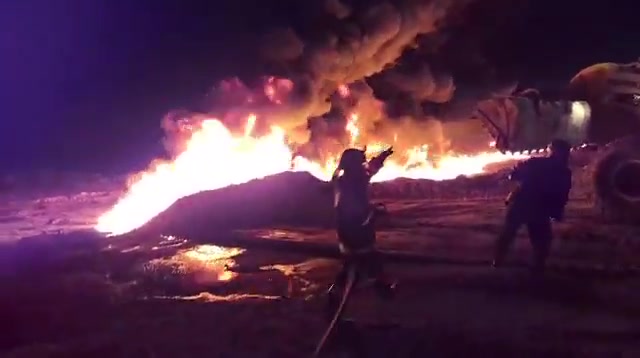 Syria: a fire broke out tonight in an oil pipeline near Furqlus (East Homs). nnThe cause is unknown; Civil Defense teams are working to extinguish the blaze