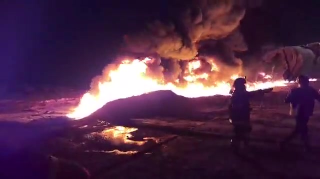 Syria: a fire broke out tonight in an oil pipeline near Furqlus (East Homs). nnThe cause is unknown; Civil Defense teams are working to extinguish the blaze