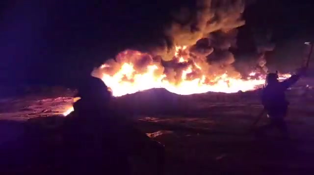 Syria: a fire broke out tonight in an oil pipeline near Furqlus (East Homs). nnThe cause is unknown; Civil Defense teams are working to extinguish the blaze