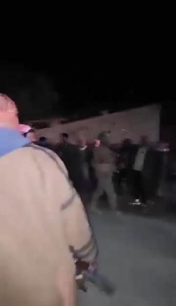 Arab tribesmen have seized control of checkpoints and headquarters belonging to the SDF in the towns of Muhaymidah, al-Hawaij, and Dhiban in the eastern Deir ez-Zor countryside. 