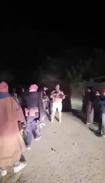Arab tribesmen have seized control of checkpoints and headquarters belonging to the SDF in the towns of Muhaymidah, al-Hawaij, and Dhiban in the eastern Deir ez-Zor countryside. 
