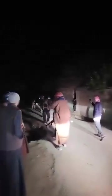 Arab tribesmen have seized control of checkpoints and headquarters belonging to the SDF in the towns of Muhaymidah, al-Hawaij, and Dhiban in the eastern Deir ez-Zor countryside. 