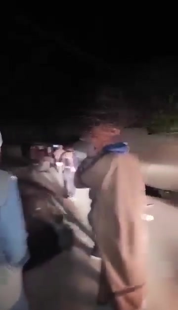 Arab tribesmen have seized control of checkpoints and headquarters belonging to the SDF in the towns of Muhaymidah, al-Hawaij, and Dhiban in the eastern Deir ez-Zor countryside. 