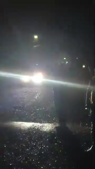 Syrian army units have begun entering areas east of the Euphrates River via the earthen bridge in the city of Deir ez-Zor, as part of measures to protect civilians and preserve public property. This earthen bridge is the only bridge