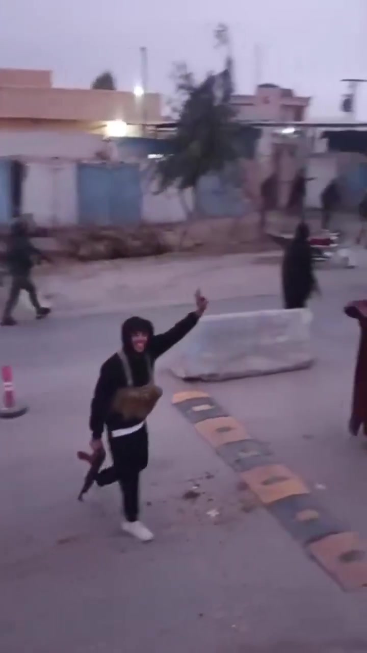 Arab tribesmen have seized control of the al-Ja'abi checkpoint, which belongs to the SDF, in the city of Hajin, east of Deir ez-Zor