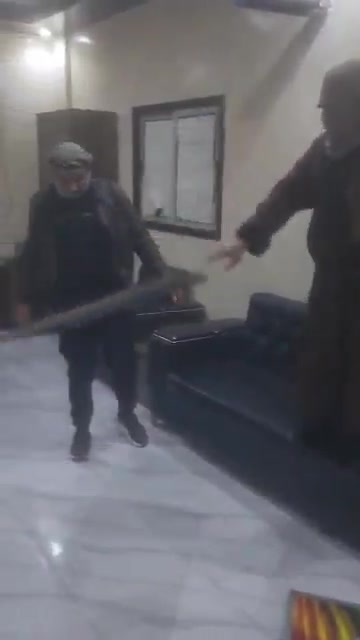 Deir ez-Zor: Tribal forces seize the headquarters of the First Brigade in the city of Al-Basira and tear down pictures of Abdullah Öcalan, the militia leader of the Kurdistan Workers' Party (PKK).