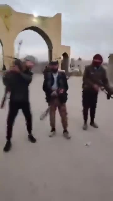 Der Kontrollpunkt Al-Sanour im Dorf Abu Hamam in der östlichen Provinz Deir ez-Zor wurde von Kämpfern der 86. Division der syrischen arabischen Armee eingenommen.