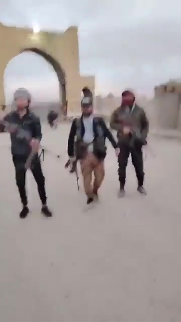 The Al-Sanour checkpoint in the village of Abu Hamam in the eastern Deir ez-Zor countryside was captured by fighters from the 86th Division of the Syrian Arab Army.