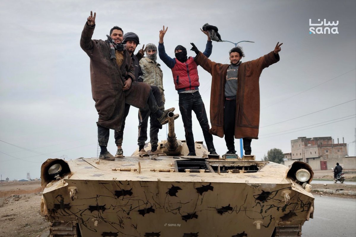Footage of the Panorama roundabout in the northern Deir ez-Zor countryside after SDF fighters fled, leaving their weapons behind