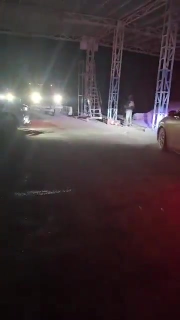 US forces seem to be heading to Shadadi. A few mins, US ambulances and military forces arrived.   Most likely to protect the Shadadi prison, source in Hasakah says. Another Kurdish source say until this evening, US forces so far were only watching