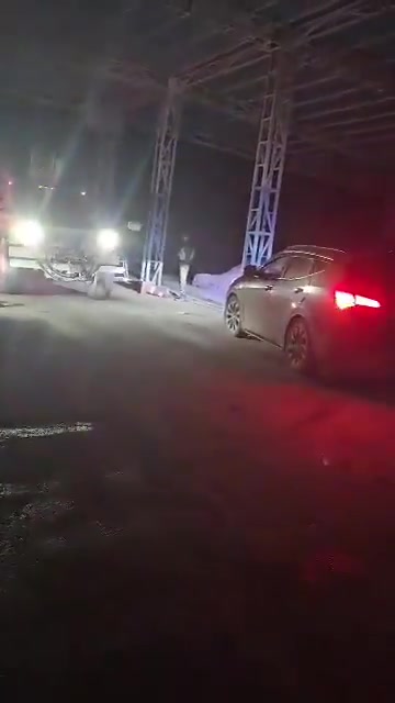 US forces seem to be heading to Shadadi. A few mins, US ambulances and military forces arrived.   Most likely to protect the Shadadi prison, source in Hasakah says. Another Kurdish source say until this evening, US forces so far were only watching