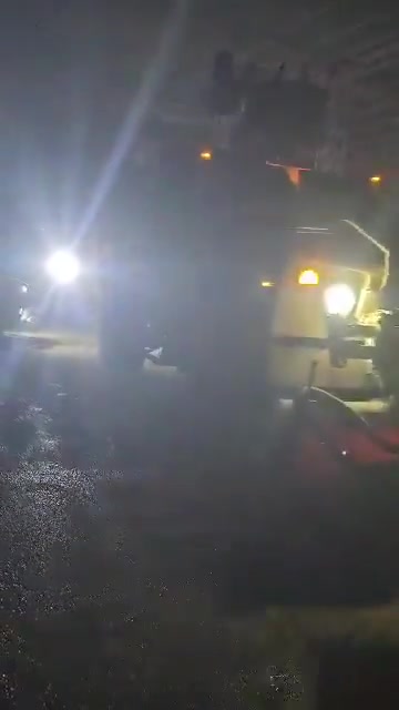 US forces seem to be heading to Shadadi. A few mins, US ambulances and military forces arrived.   Most likely to protect the Shadadi prison, source in Hasakah says. Another Kurdish source say until this evening, US forces so far were only watching