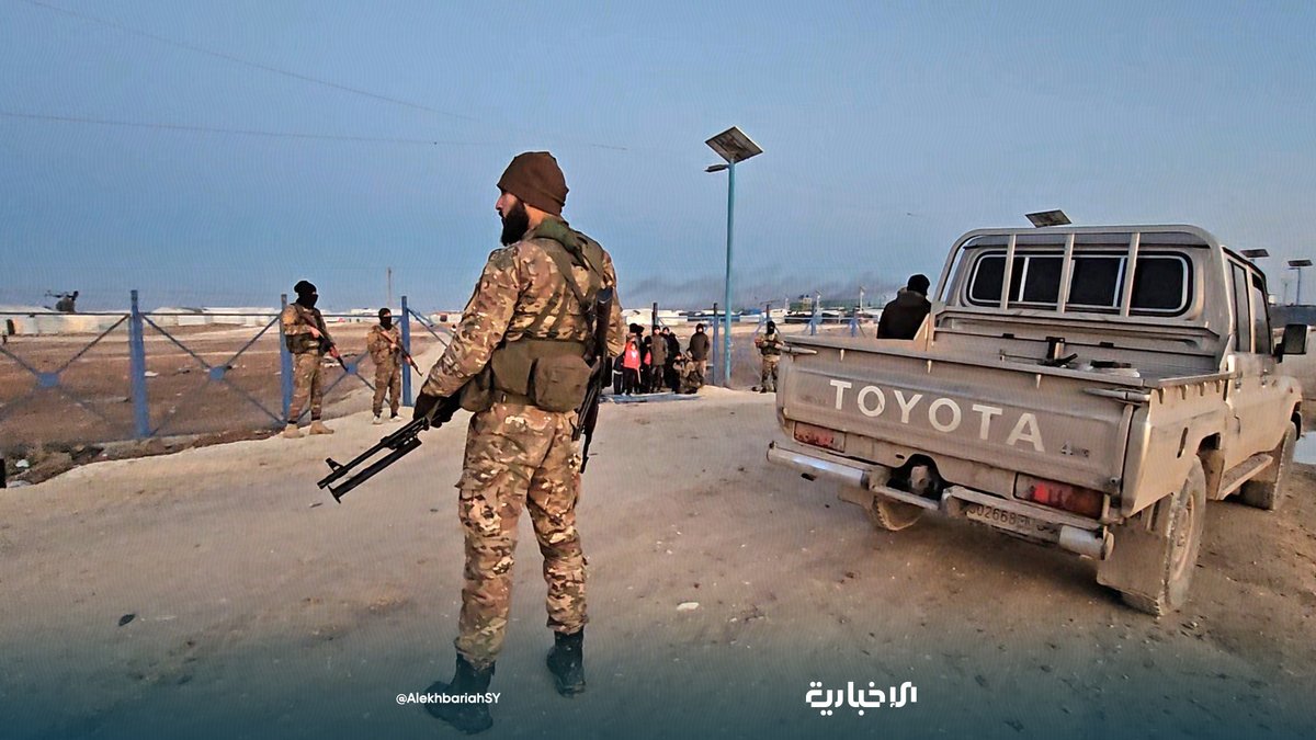 The Media and Communication Department of the Ministry of Defense: Scenes of the Syrian Arab Army securing al-Hol camp in the Hasakah countryside after the SDF withdrew from it without any warning, and its attempt to create chaos in the area by forcing out those inside the camp