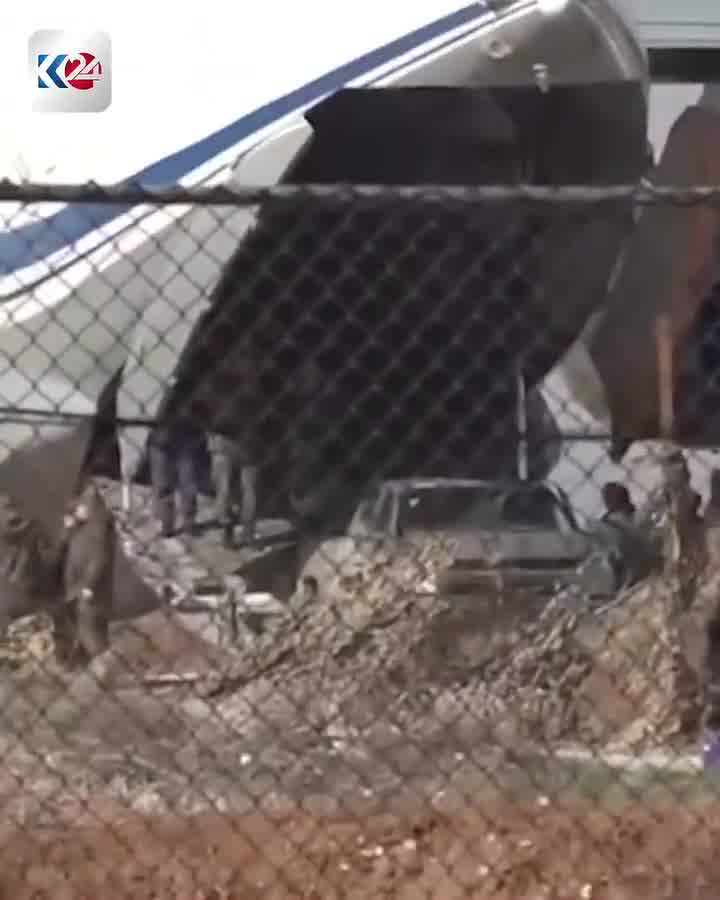 Syria: Russian troops filmed loading cargo into a transport plane at Qamishli Airbase this morning, as they are evacuating the region (SDF/YPG-held territory)