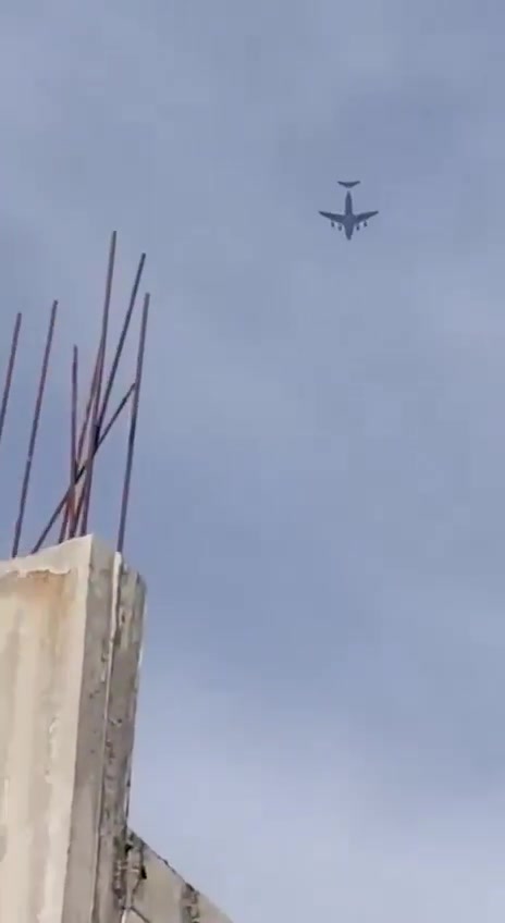 Media sources: The International Coalition continues to transfer ISIS prisoners from Syria to Iraq