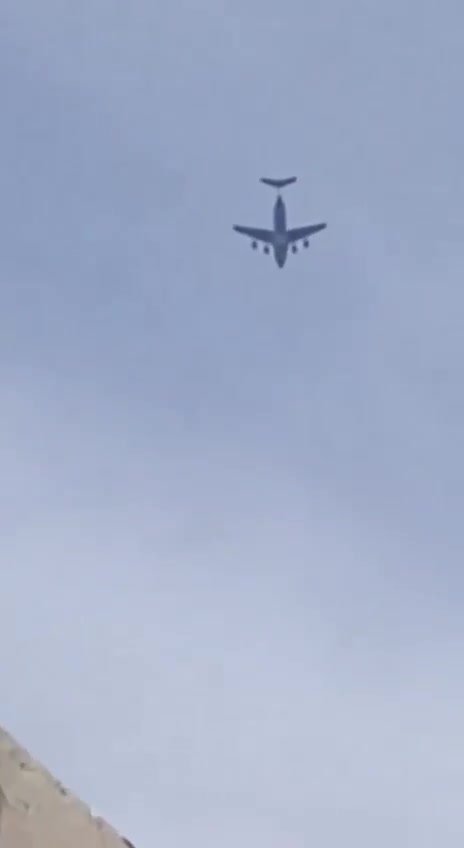 Media sources: The International Coalition continues to transfer ISIS prisoners from Syria to Iraq