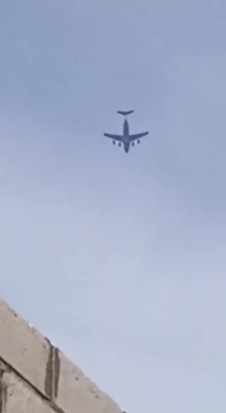 Media sources: The International Coalition continues to transfer ISIS prisoners from Syria to Iraq