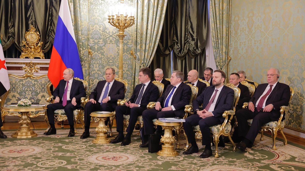 Ahmed al-Sharaa, accompanied by Foreign Minister Asaad Hassan al-Shaibani and Defense Minister Major General Marhaf Abu Qasra, met with Russian President Putin and senior officials at the Kremlin Palace in Moscow.
